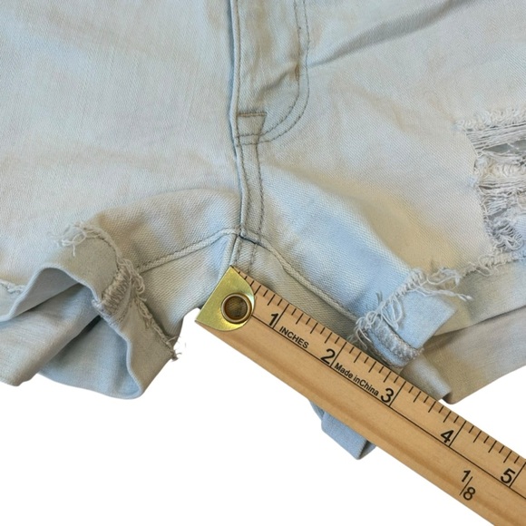 American Eagle Outfitters Light Wash Jean Shorts - Picture 2 of 6